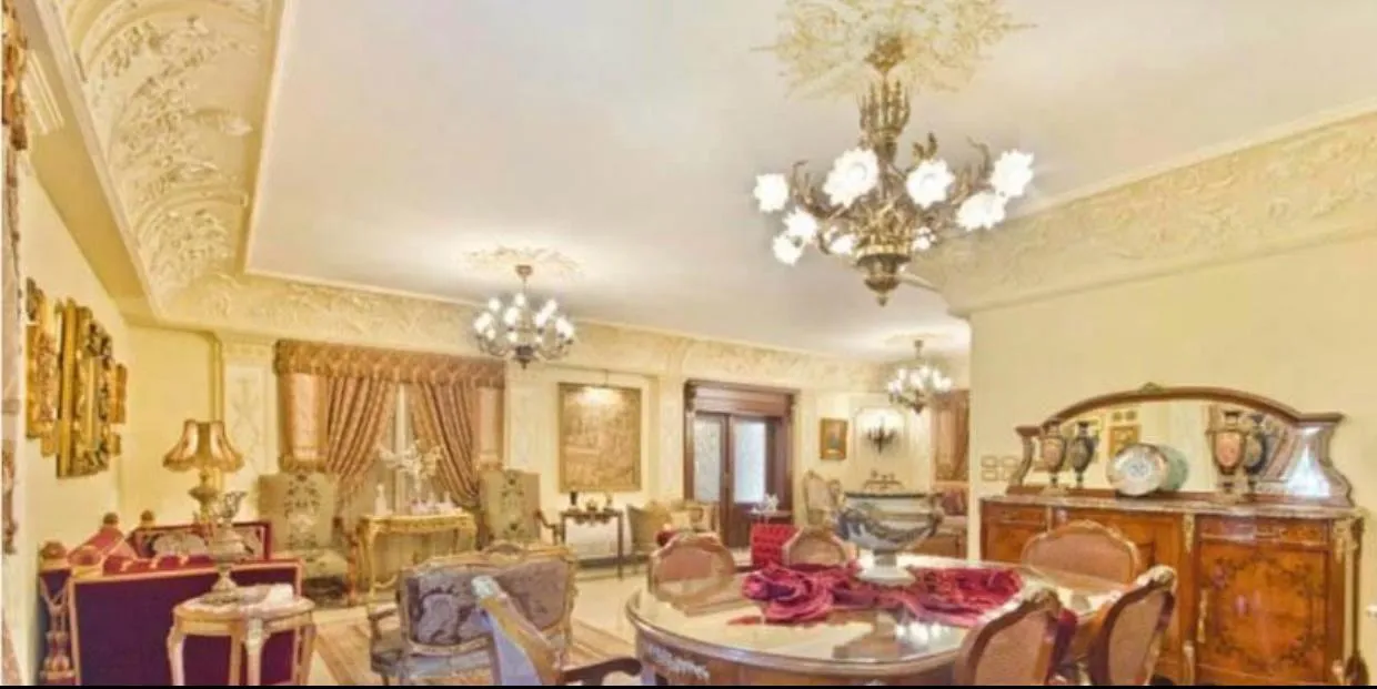 Villa for sale in El Rehab in New Cairo of 530 m² with 4 bedrooms