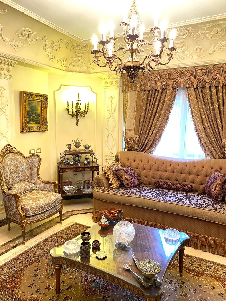 Villa for sale in El Rehab in New Cairo of 530 m² with 4 bedrooms