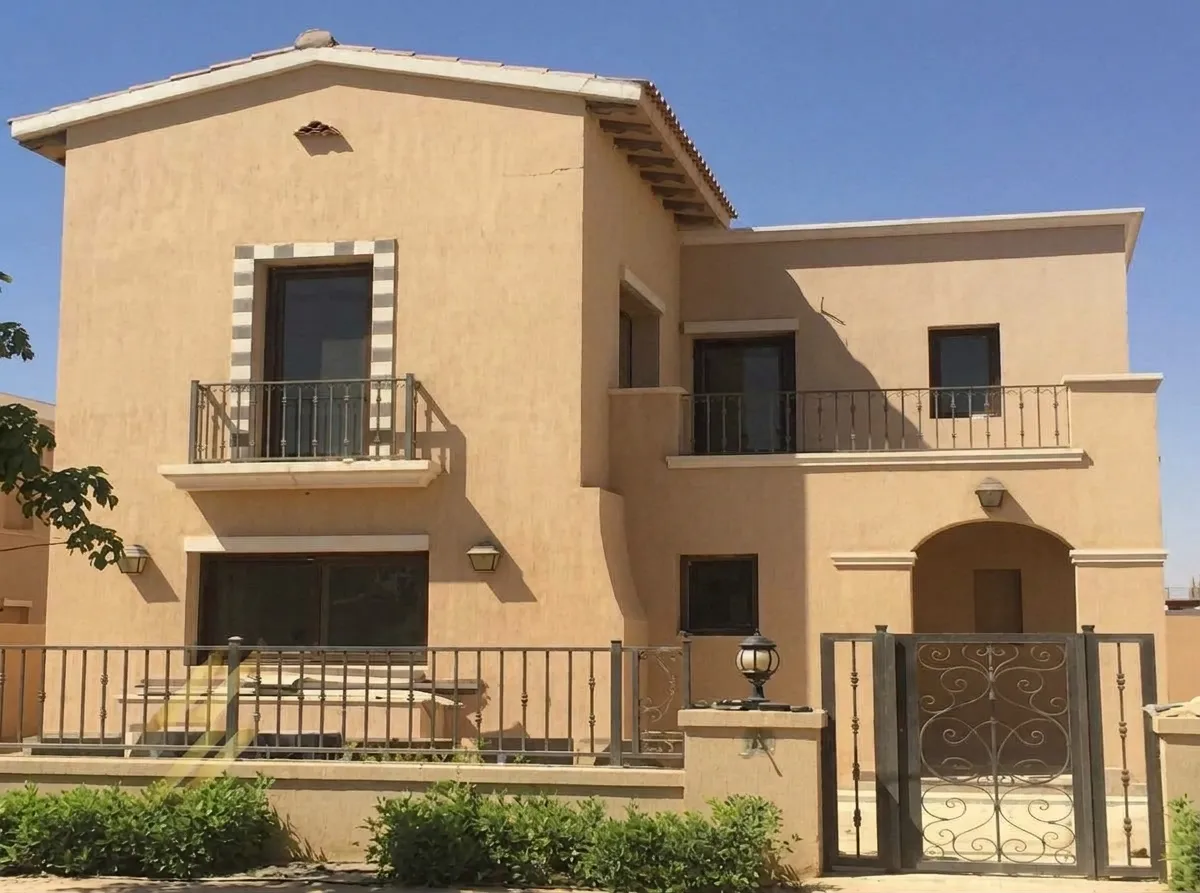 Villa for sale in Bellagio in New Cairo of 475 m² with 6 bedrooms