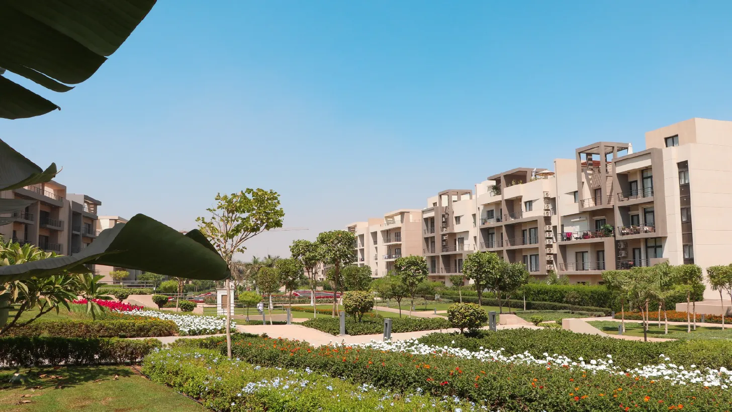 شقة للبيع في فيفث سكوير المراسم في القاهرة الجديدة بمساحة 160 م² تتكون من 3 غرف