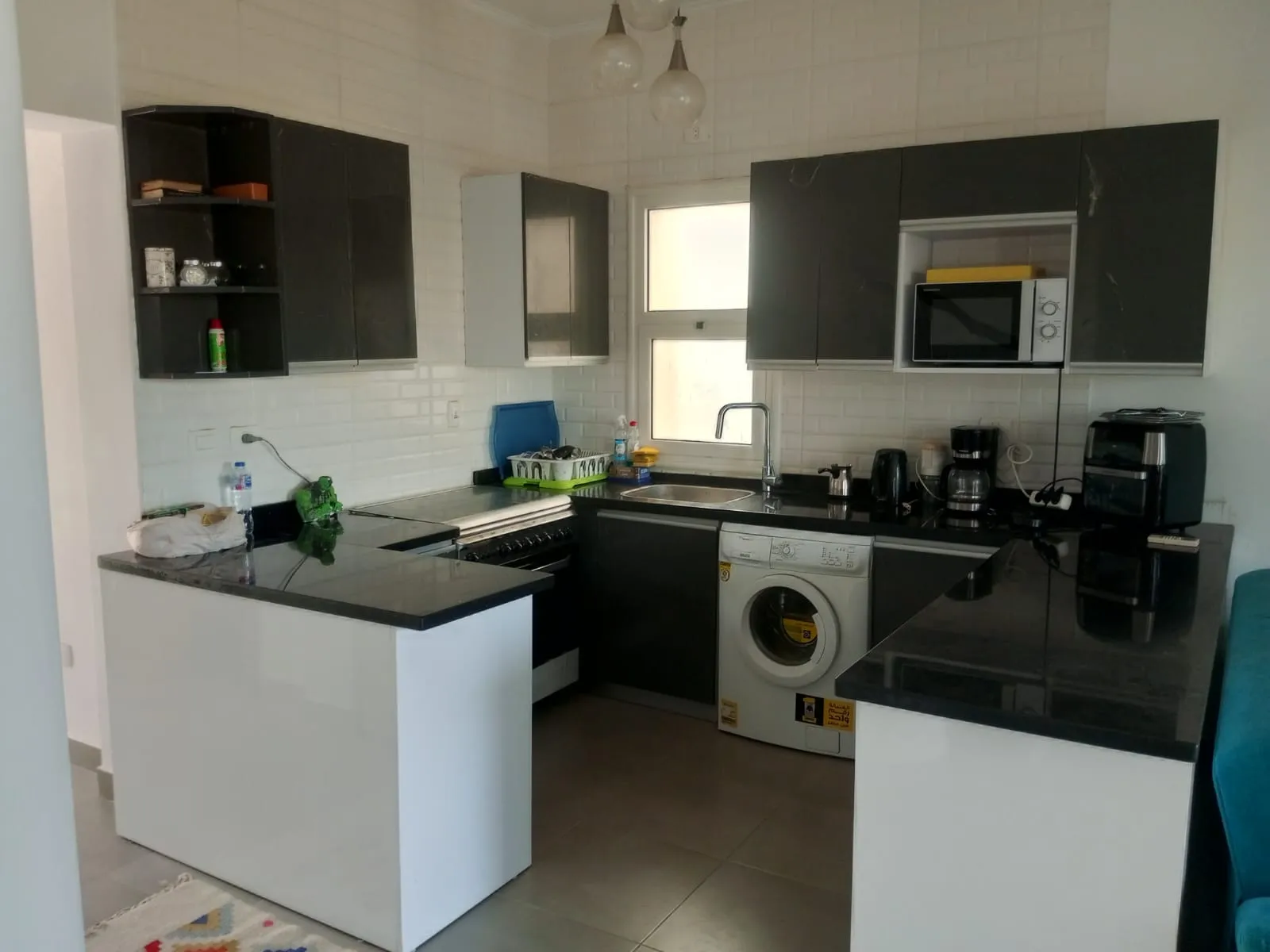 للبيع في أمواج في بمساحة 0 م² تتكون من 0 غرف