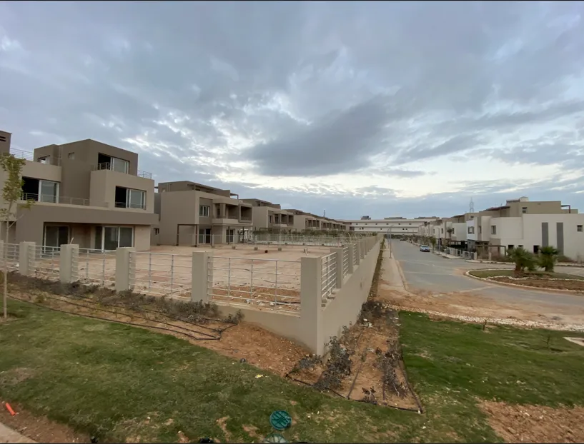 Townhouse for sale in Palm Valley in 6th of October City of 270 m² with 4 bedrooms