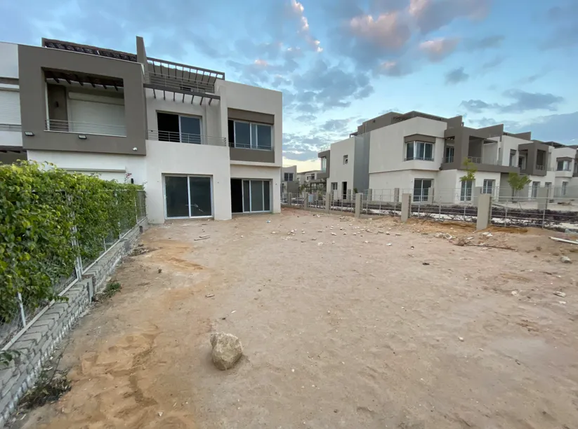 Townhouse for sale in Palm Valley in 6th of October City of 270 m² with 4 bedrooms