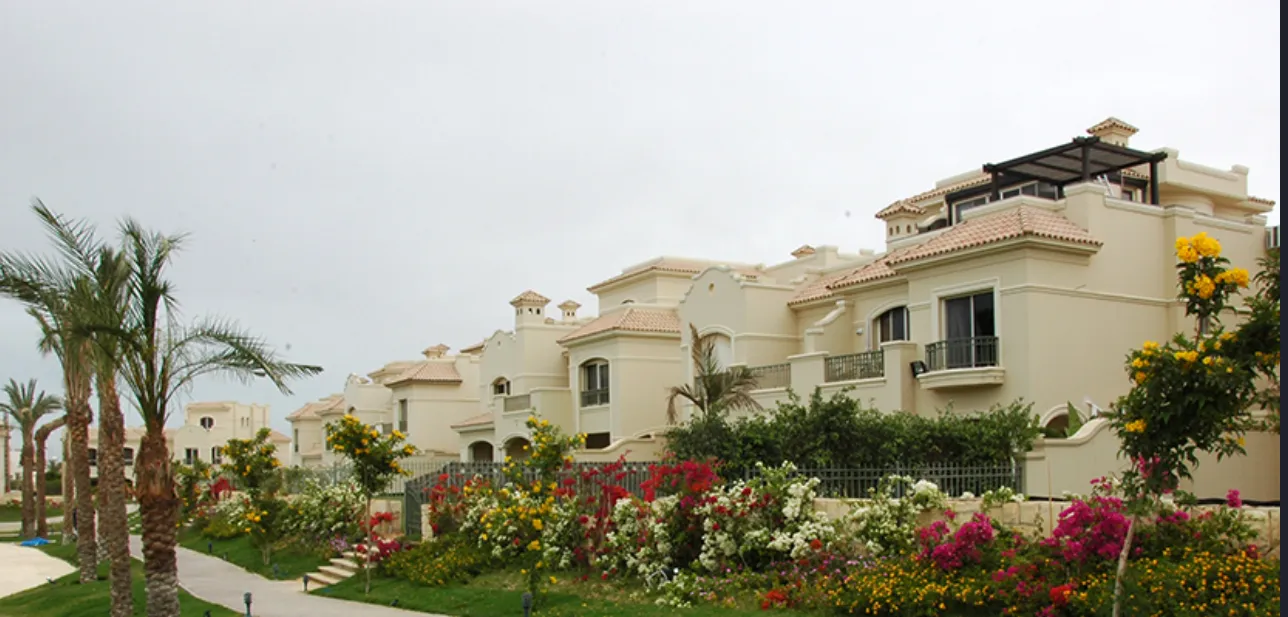 Twinhouse for sale in El Patio 1 in New Cairo of 560 m² with 3 bedrooms