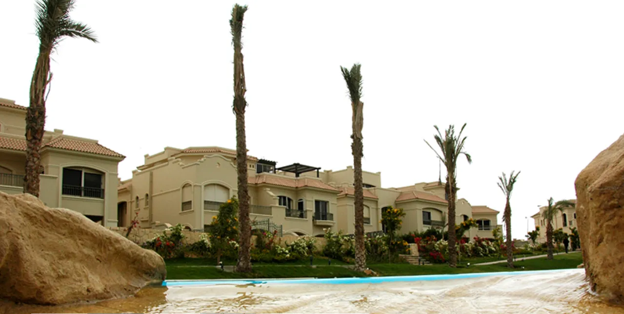 Twinhouse for sale in El Patio 1 in New Cairo of 560 m² with 3 bedrooms