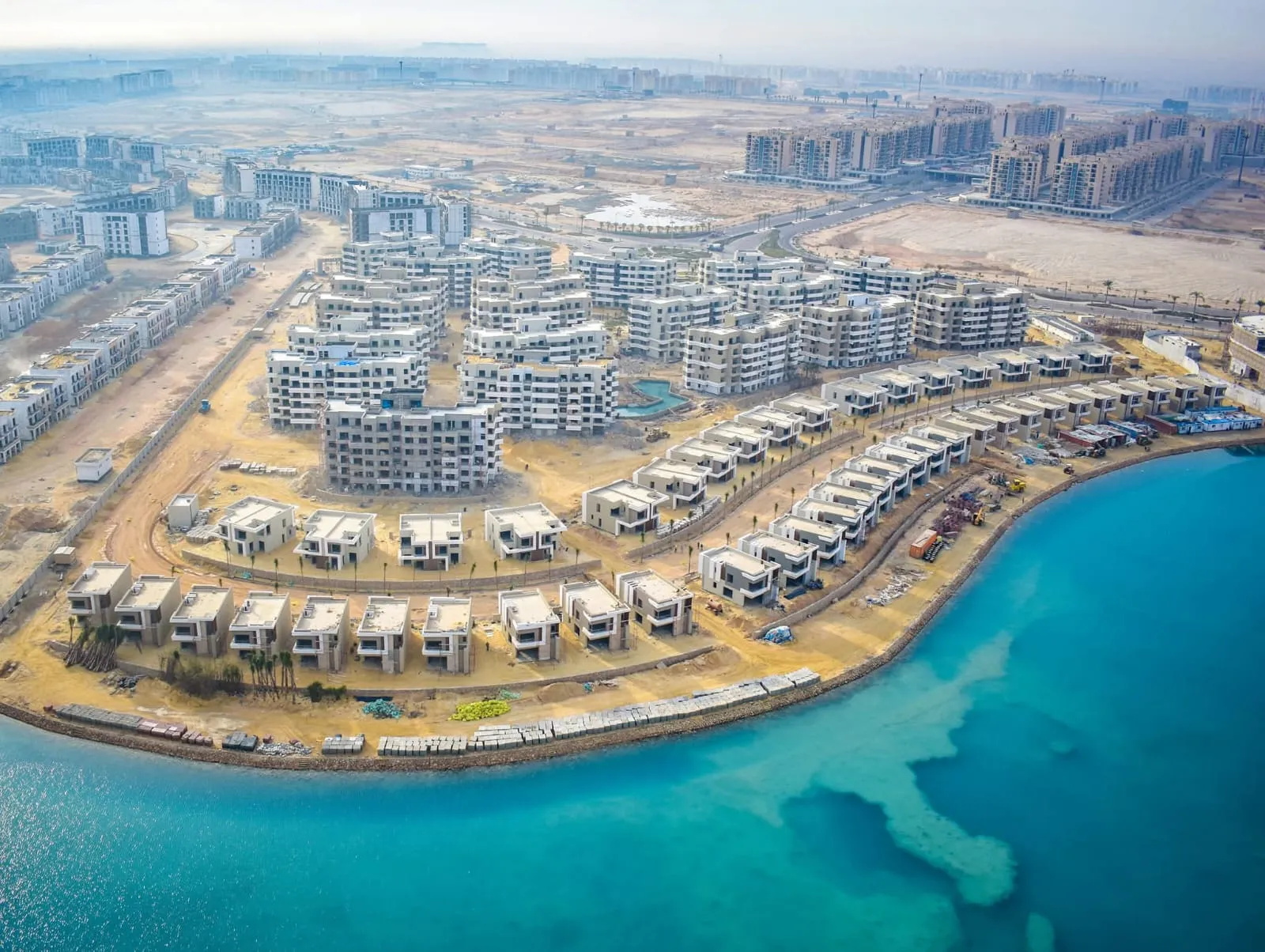  للبيع في بالم هيلز العلمين الجديدة في  بمساحة 0 م² تتكون من 0 غرف