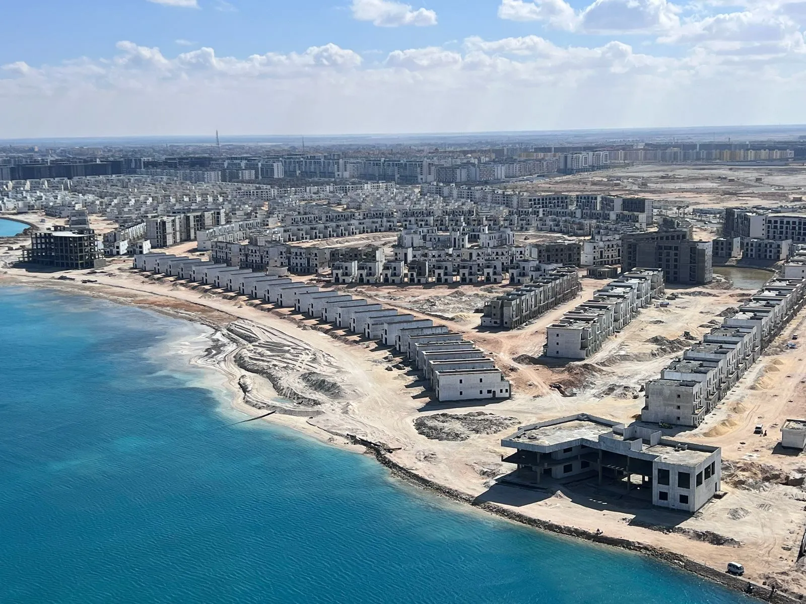  للبيع في بالم هيلز العلمين الجديدة في  بمساحة 0 م² تتكون من 0 غرف