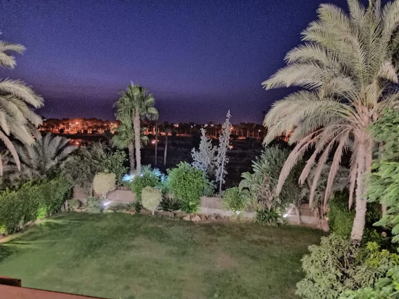 فيلا للبيع في جولف السليمانية في سفنكس الجديدة بمساحة 350 م² تتكون من 5 غرف