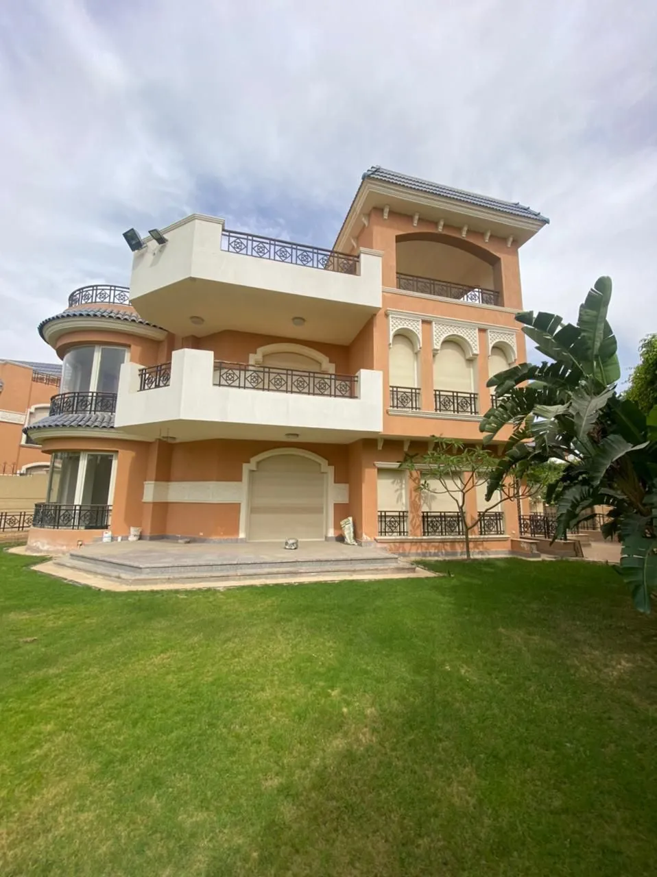 Villa for sale in Dyar Mokhabarat in New Cairo of 750 m² with 7 bedrooms