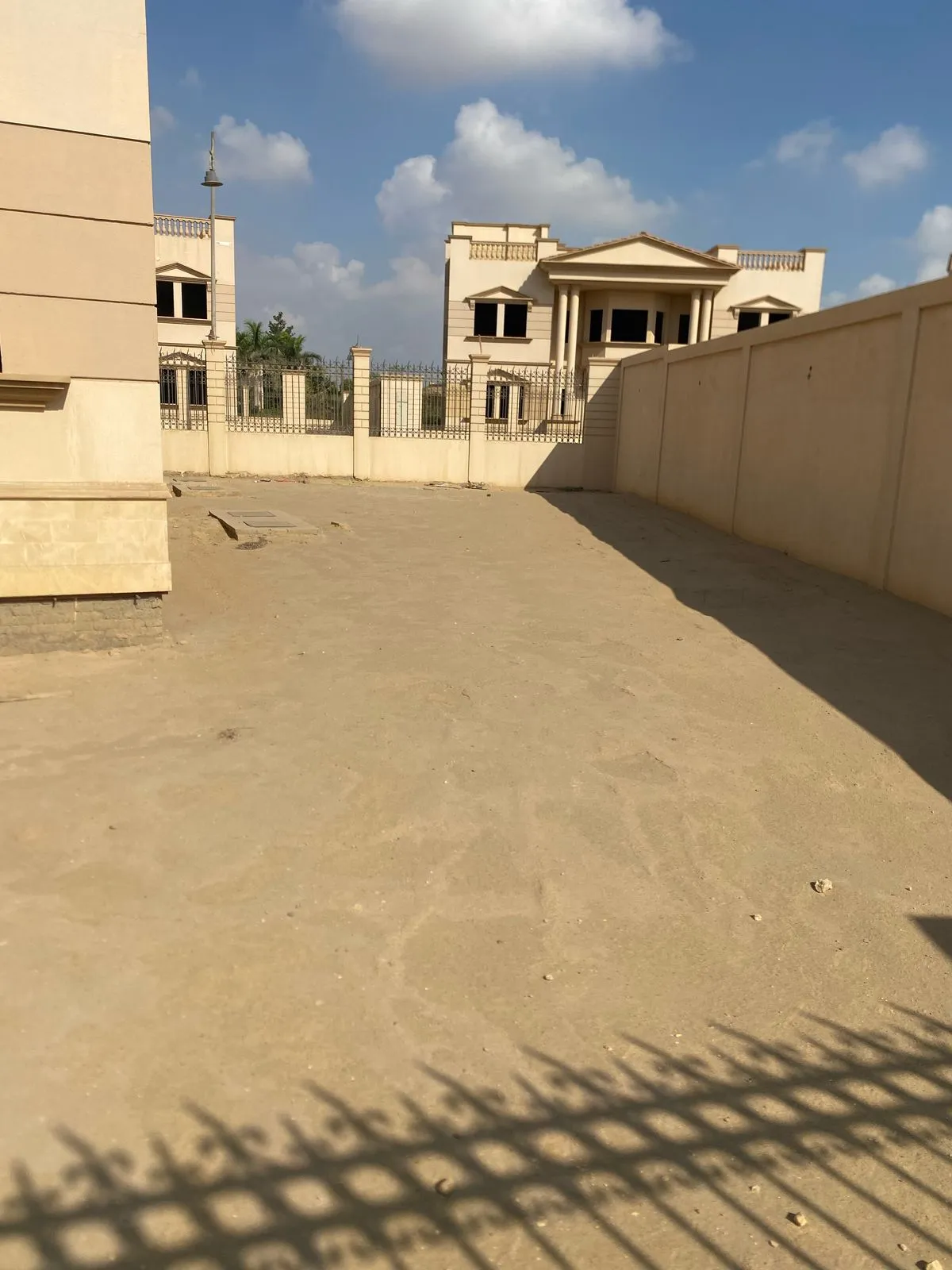  للبيع في رويال سيتي  في  بمساحة 0 م² تتكون من 0 غرف