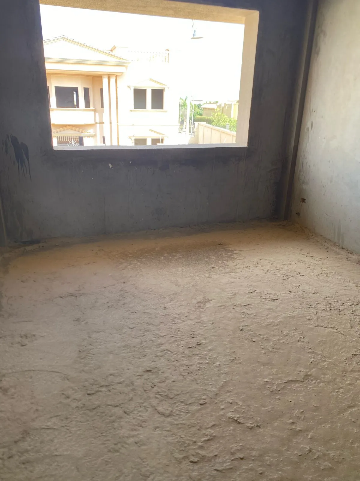  للبيع في رويال سيتي  في  بمساحة 0 م² تتكون من 0 غرف