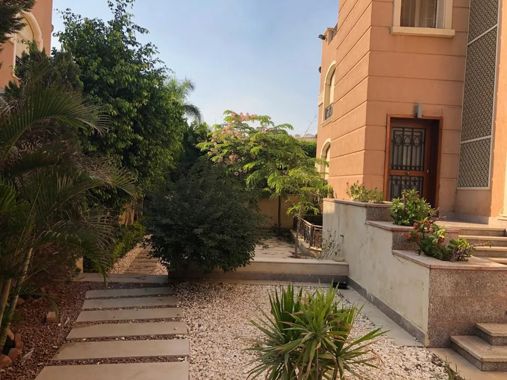 Villa for sale in Dyar Mokhabarat in New Cairo of 662 m² with 5 bedrooms