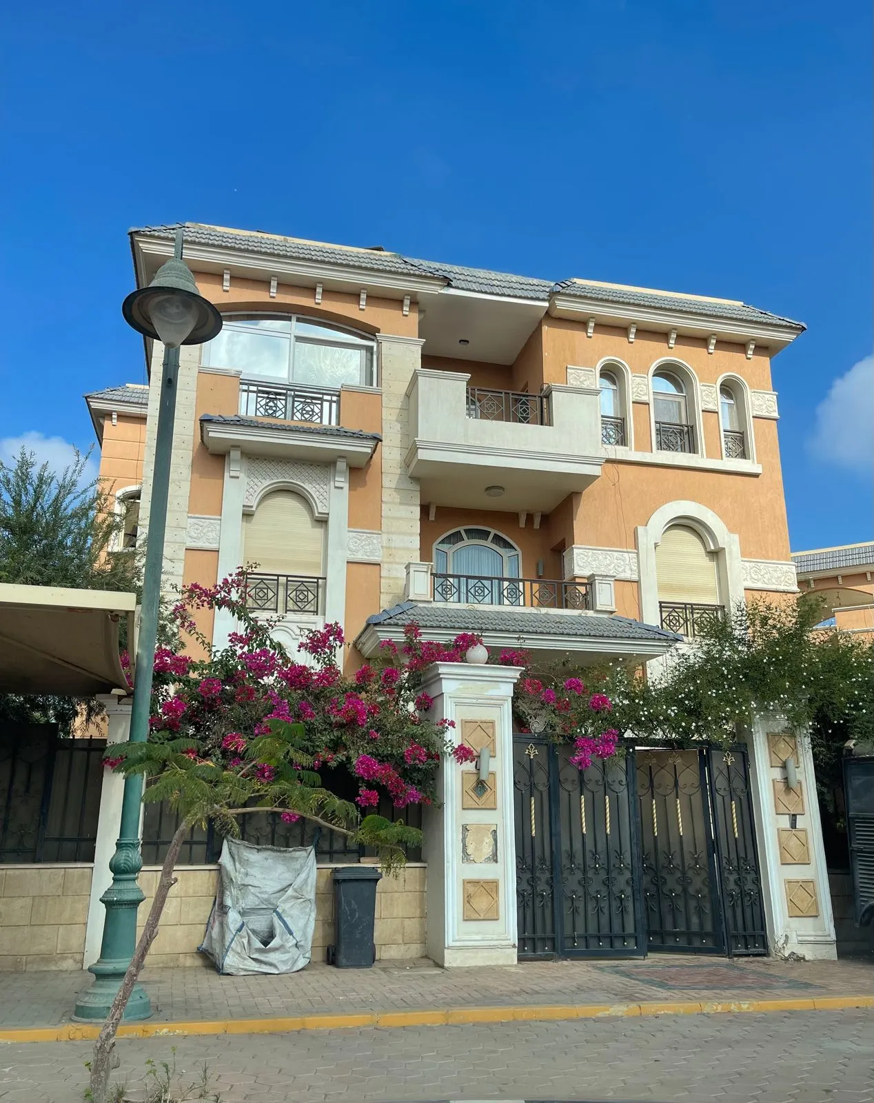 Villa for sale in Dyar Mokhabarat in New Cairo of 662 m² with 5 bedrooms