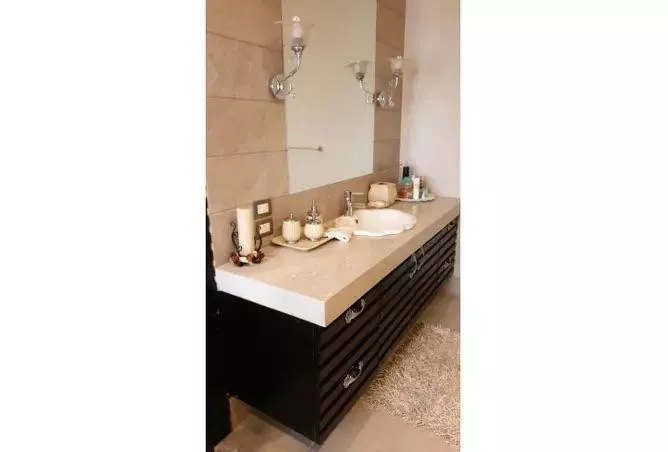 Villa for sale in Grand Residence in New Cairo of 450 m² with 7 bedrooms