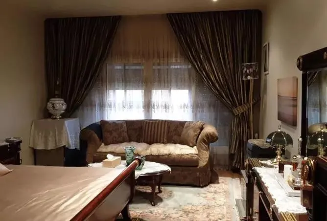 Villa for sale in Grand Residence in New Cairo of 450 m² with 7 bedrooms
