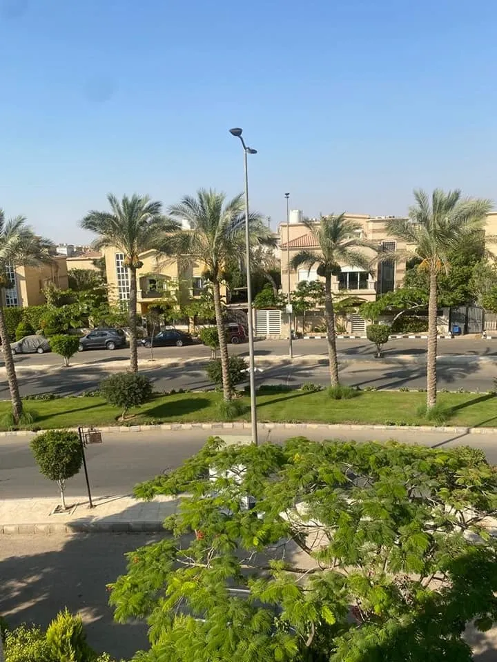 Villa for sale in El Rehab in New Cairo of 560 m² with 5 bedrooms