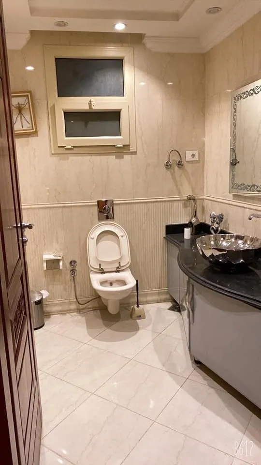 Villa for sale in El Rehab in New Cairo of 560 m² with 5 bedrooms
