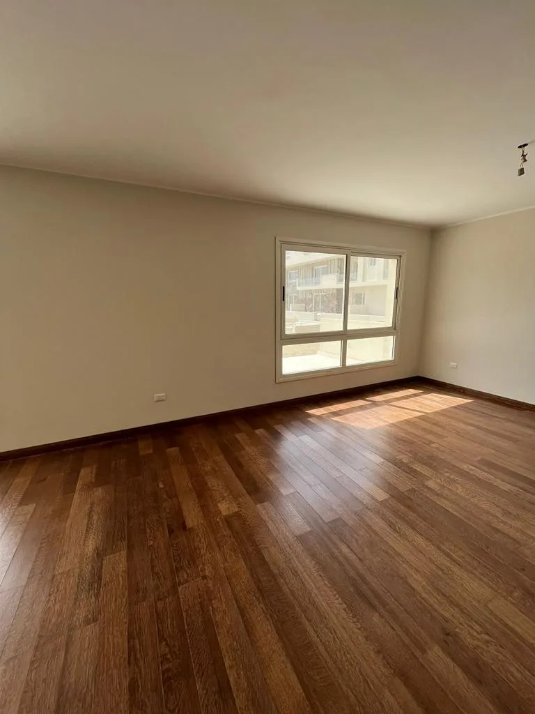  للبيع في سوليا في  بمساحة 0 م² تتكون من 0 غرف