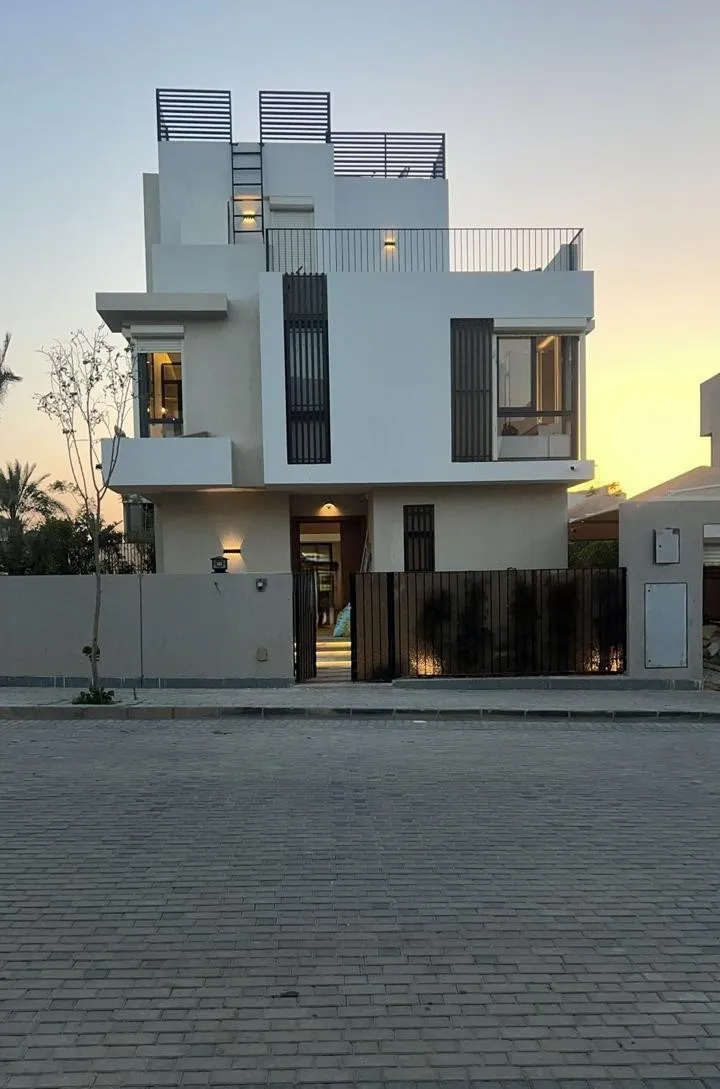 للبيع في سوديك إيست في بمساحة 0 م² تتكون من 0 غرف