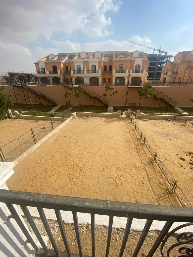 Townhouse for sale in Layan in New Cairo of 270 m² with 3 bedrooms