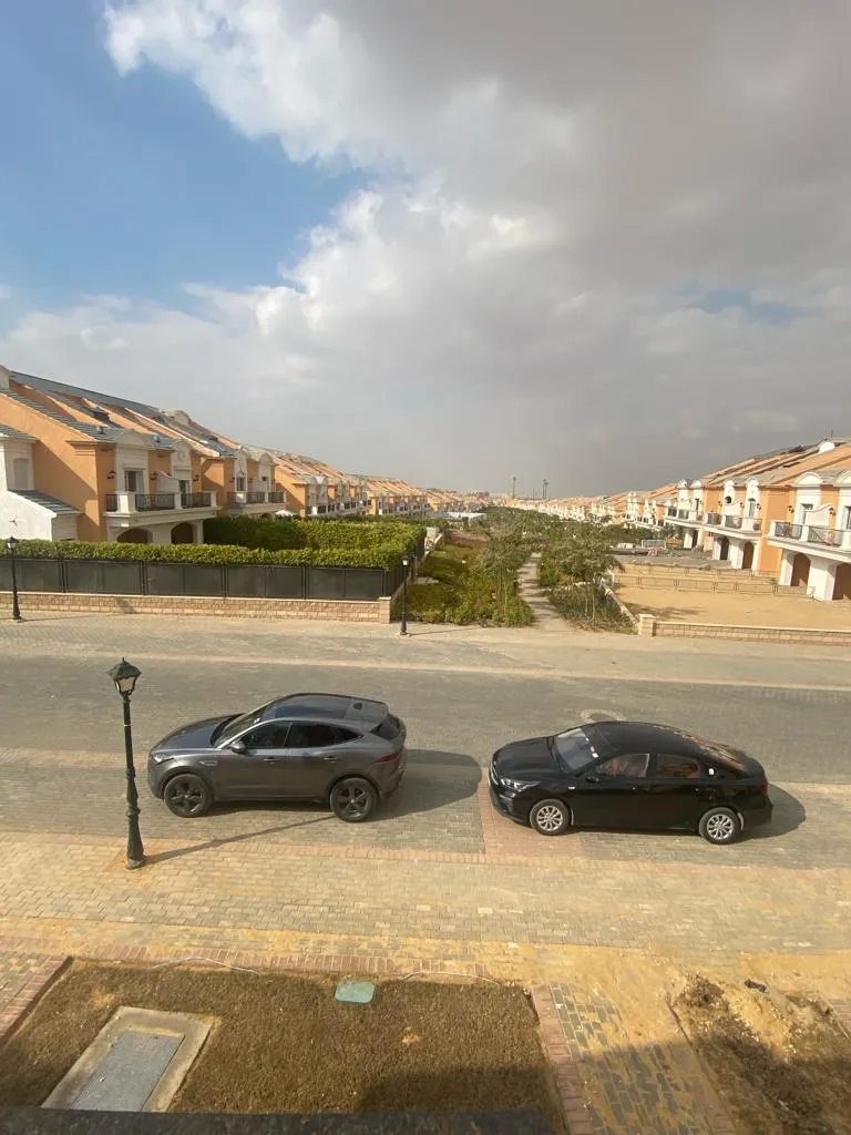 Townhouse for sale in Layan in New Cairo of 270 m² with 3 bedrooms