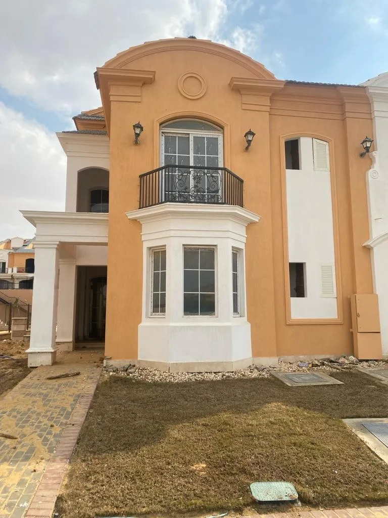 Townhouse for sale in Layan in New Cairo of 270 m² with 3 bedrooms