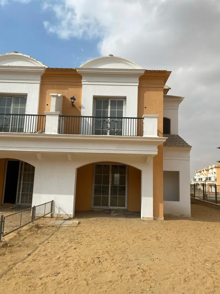 Townhouse for sale in Layan in New Cairo of 270 m² with 3 bedrooms
