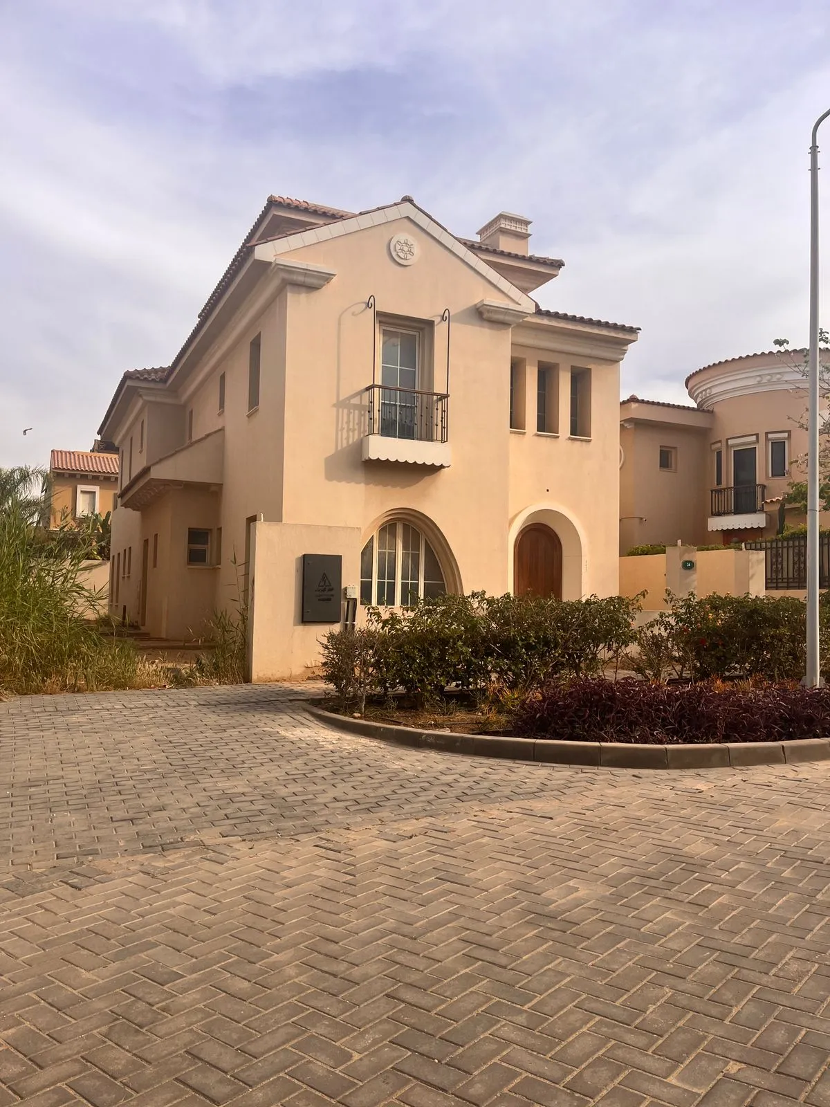 Villa for sale in Hyde Park in 6th settlement of 372 m² with 5 bedrooms