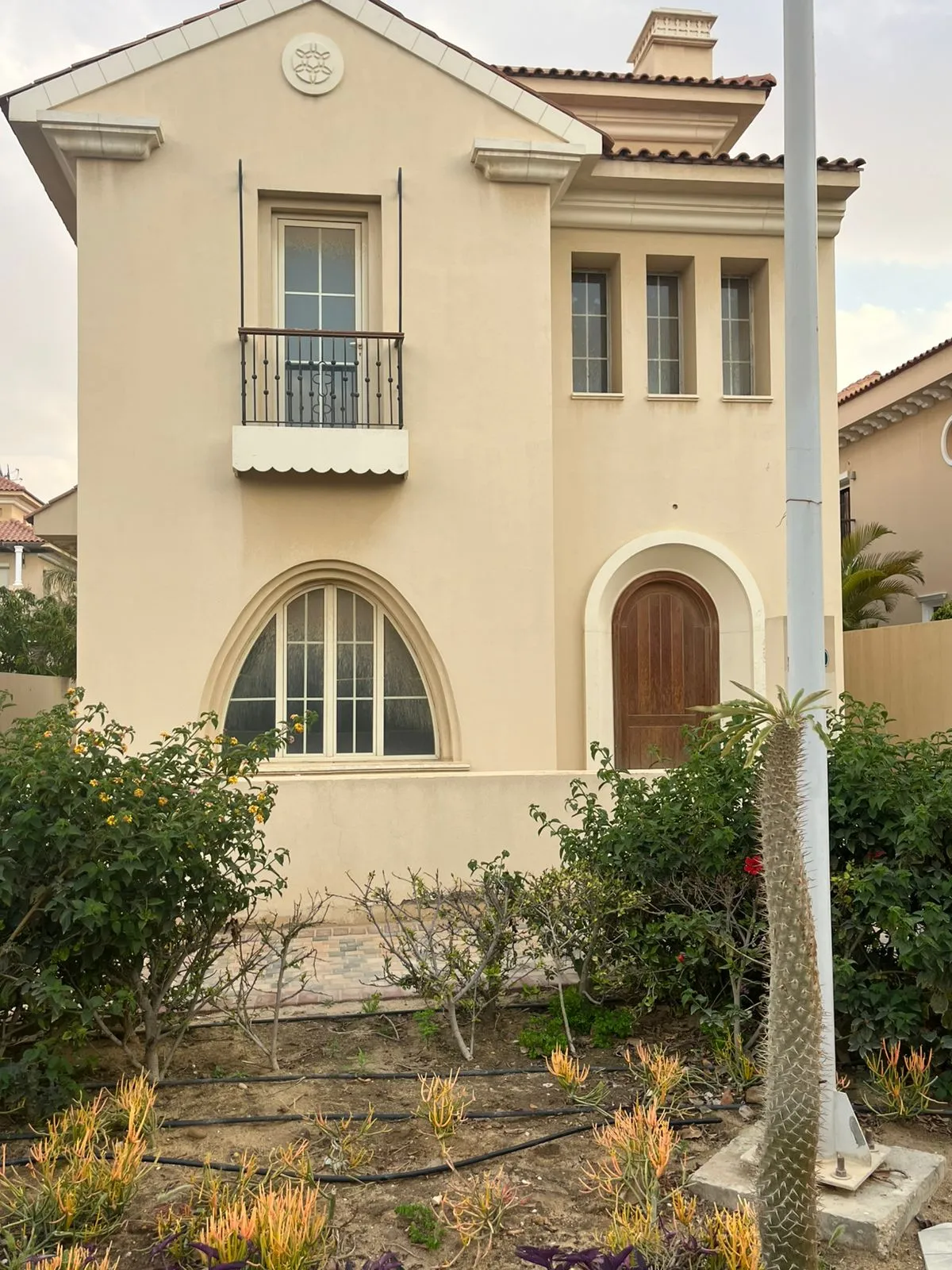 Villa for sale in Hyde Park in 6th settlement of 372 m² with 5 bedrooms