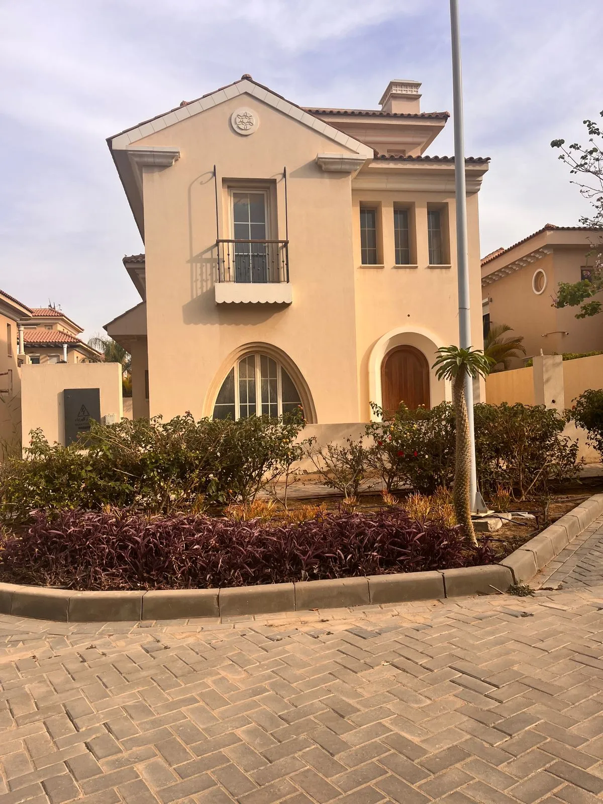 Villa for sale in Hyde Park in 6th settlement of 372 m² with 5 bedrooms