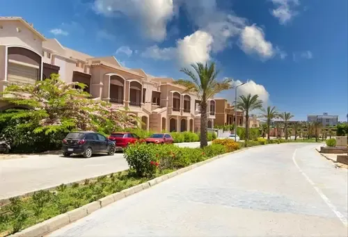 Villa for sale in Katameya Gardens in New Cairo of 1745 m² with 12 bedrooms