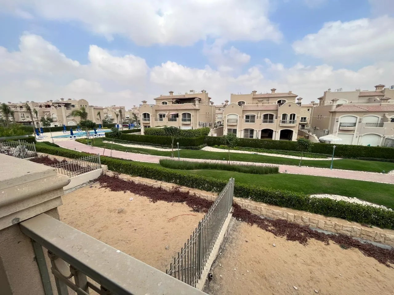 Twinhouse for sale in El Patio Oro in New Cairo of 295 m² with 3 bedrooms