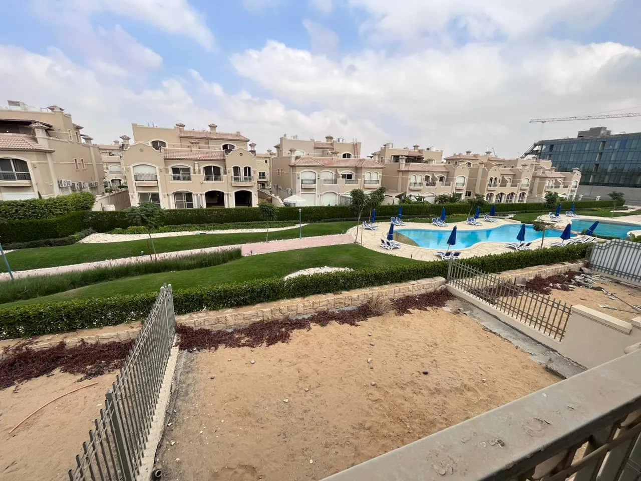Twinhouse for sale in El Patio Oro in New Cairo of 295 m² with 3 bedrooms