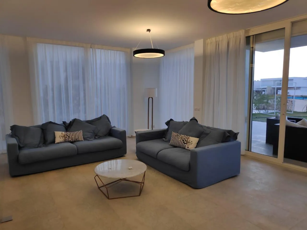  للبيع في سيشيل سيدي عبد الرحمن  في  بمساحة 0 م² تتكون من 0 غرف