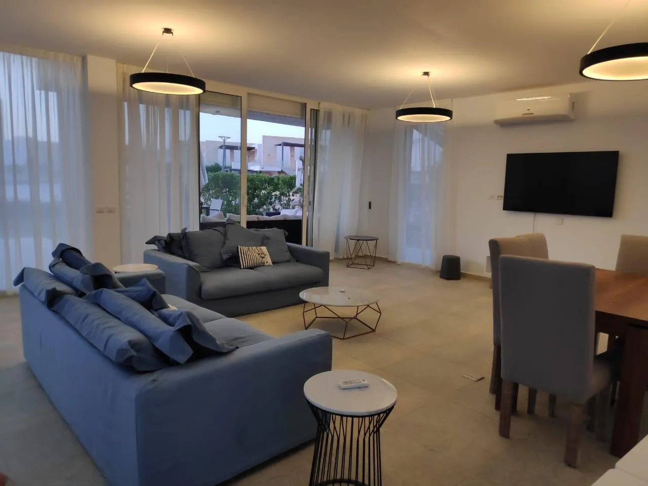  للبيع في سيشيل سيدي عبد الرحمن  في  بمساحة 0 م² تتكون من 0 غرف