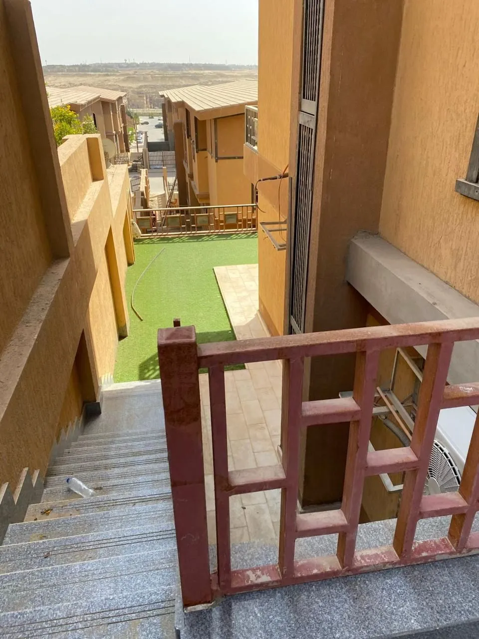 للبيع في بيراميدز ووك في بمساحة 0 م² تتكون من 0 غرف