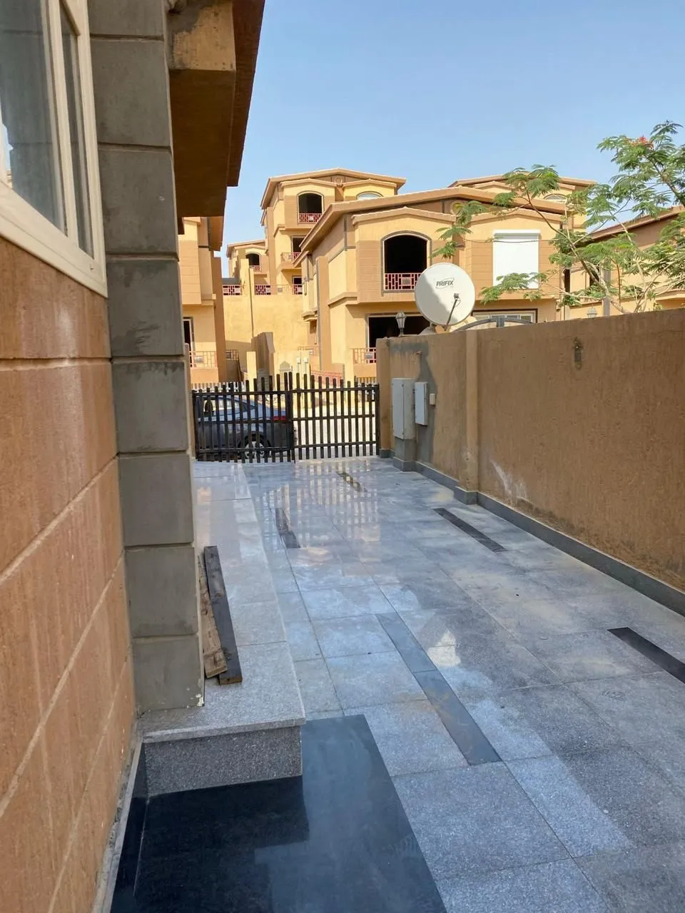 للبيع في بيراميدز ووك في بمساحة 0 م² تتكون من 0 غرف