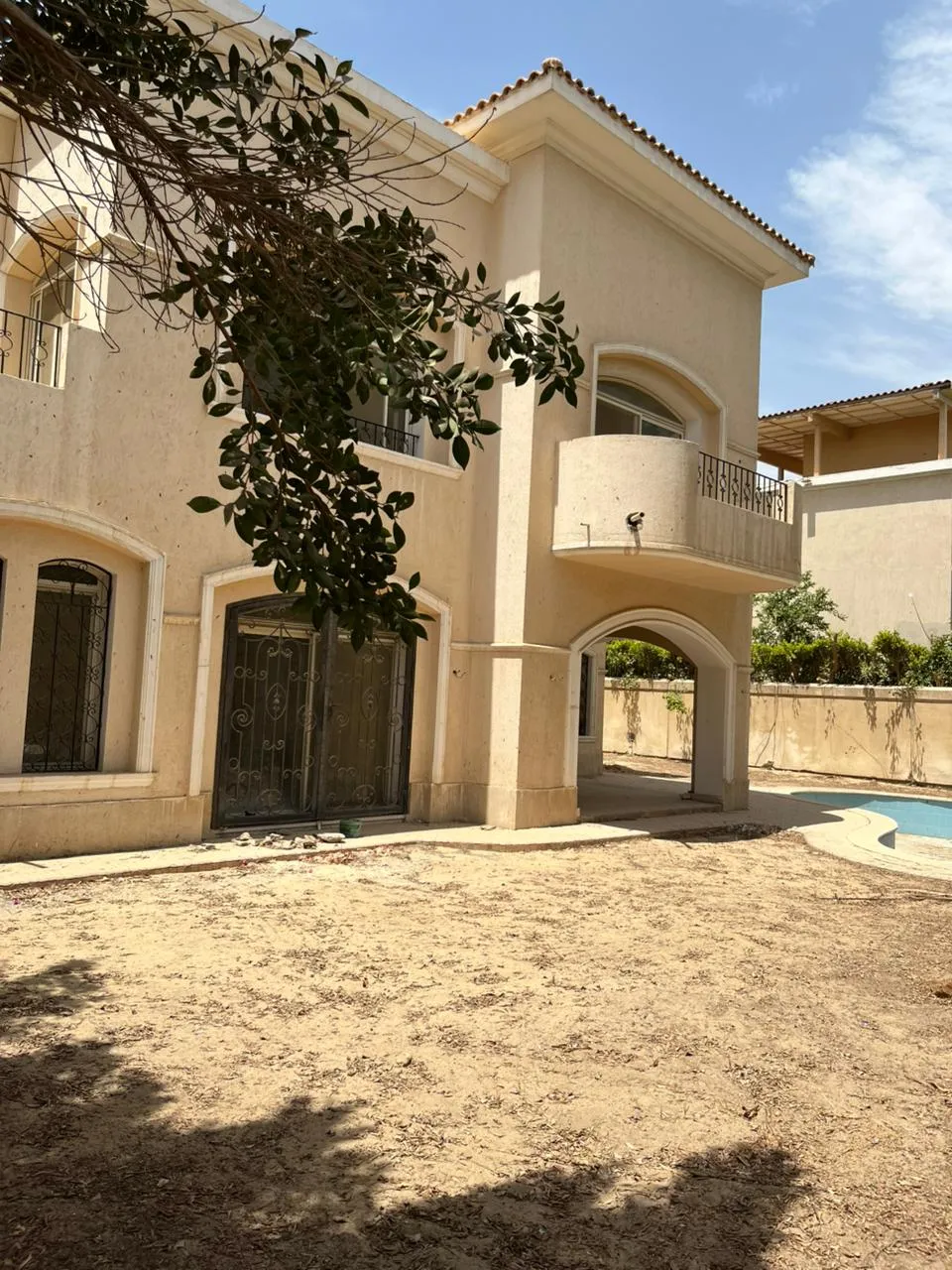 Villa for sale in Royal Hills in 6th of October City of 350 m² with 4 bedrooms
