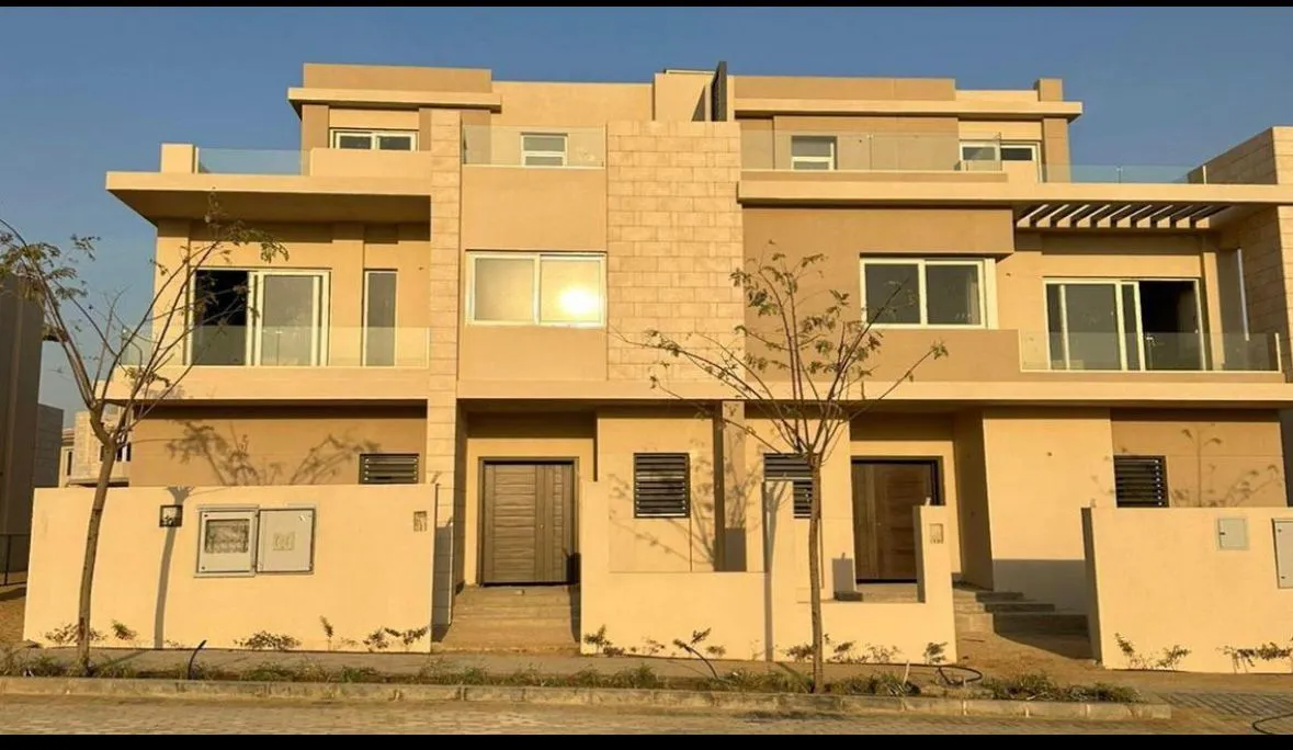 Townhouse for sale in Tawny in 6th of October City of 246 m² with 3 bedrooms