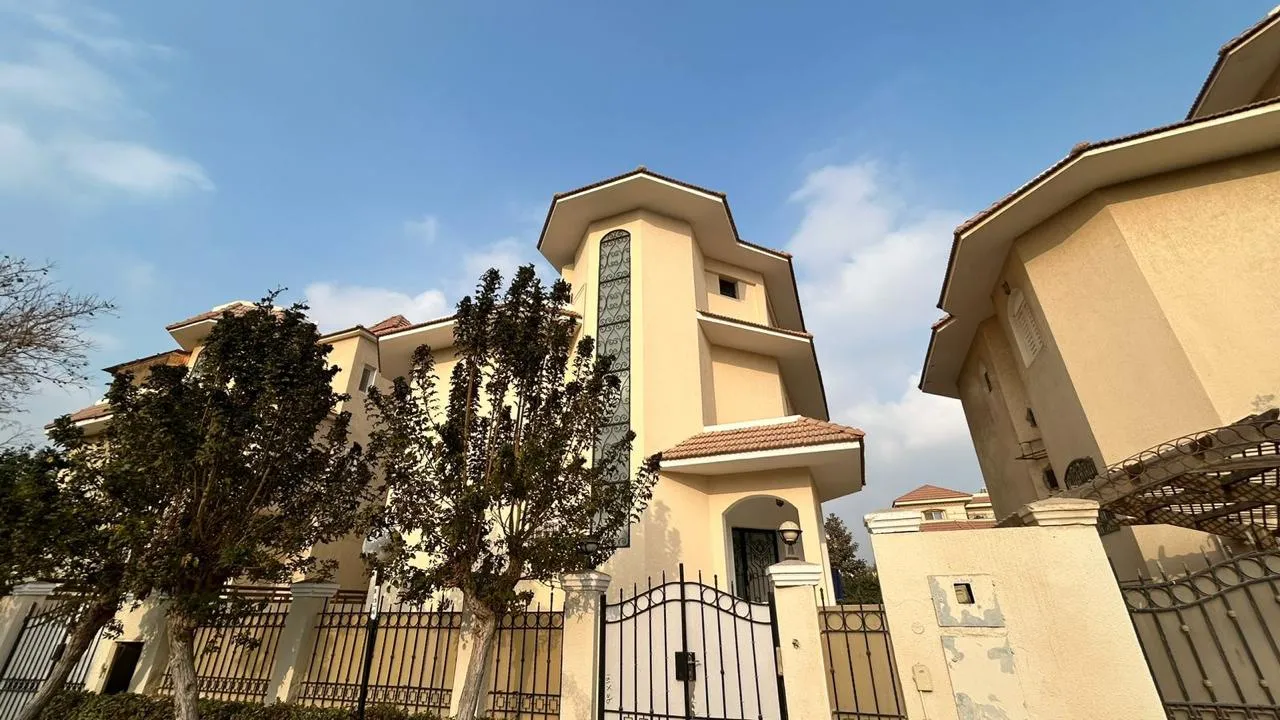 Villa for sale in Mena Garden City in 6th of October City of 268 m² with 4 bedrooms