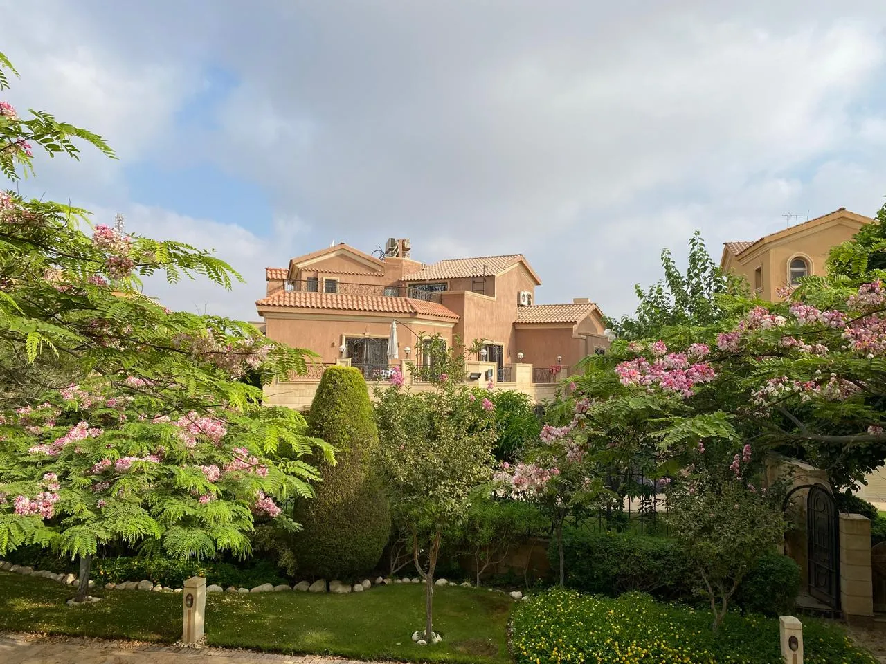 Villa for sale in Katameya Hills in New Cairo of 620 m² with 6 bedrooms