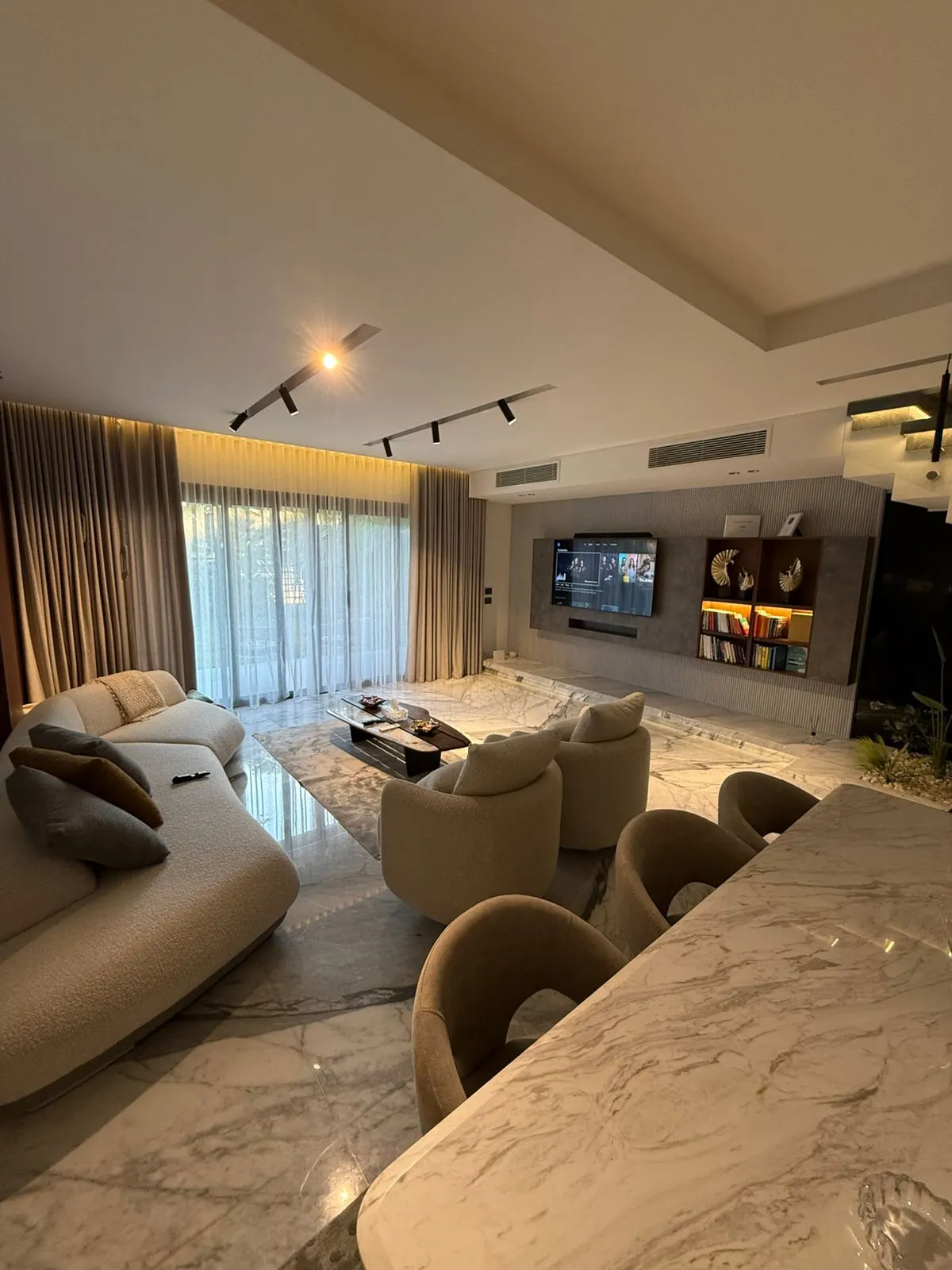 Townhouse for sale in Hyde Park in 6th settlement of 160 m² with 2 bedrooms