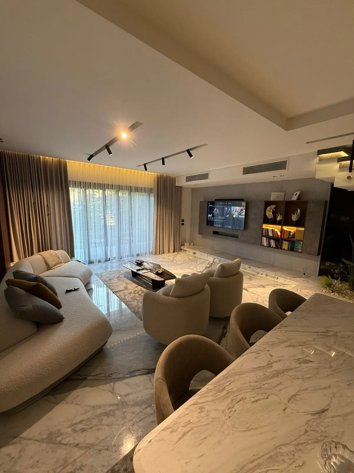 Townhouse for sale in Hyde Park in 6th settlement of 160 m² with 2 bedrooms