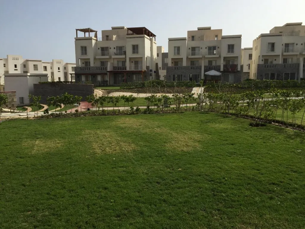 للبيع في أمواج في بمساحة 0 م² تتكون من 0 غرف