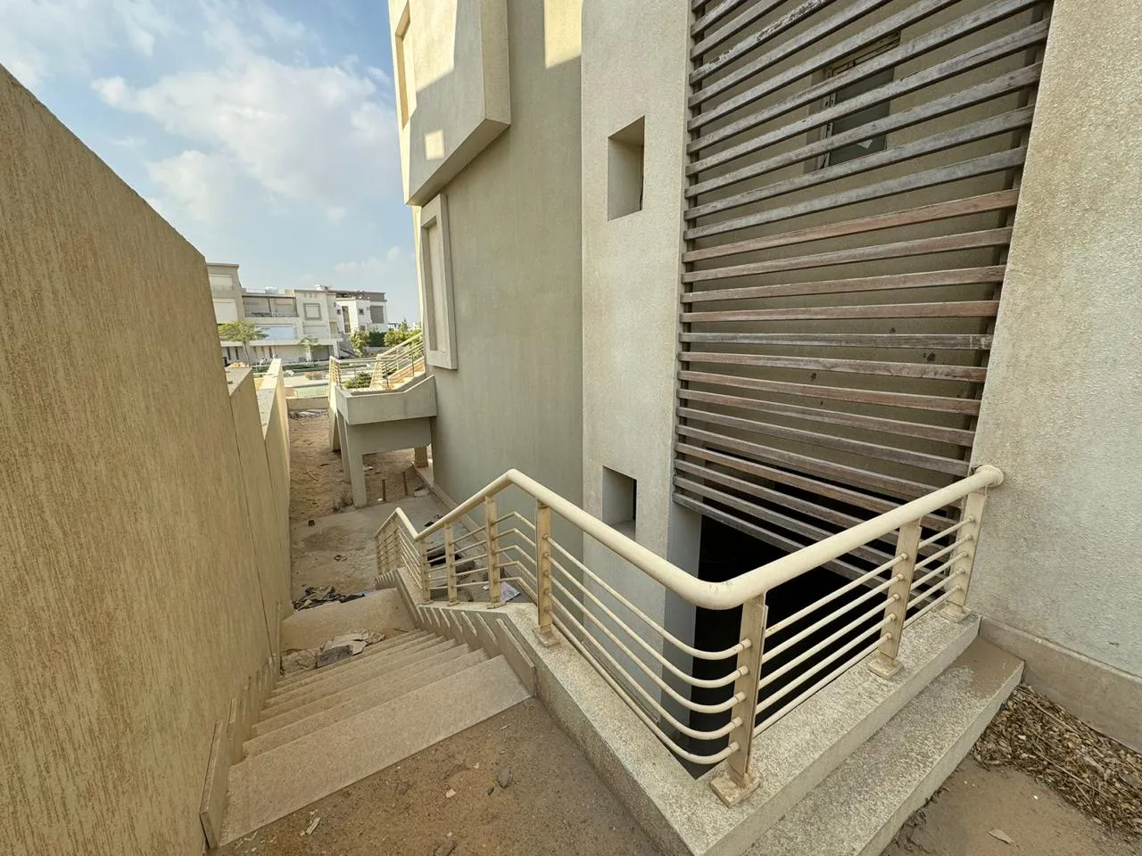  للبيع في كايرو فستيفال سيتي في  بمساحة 0 م² تتكون من 0 غرف