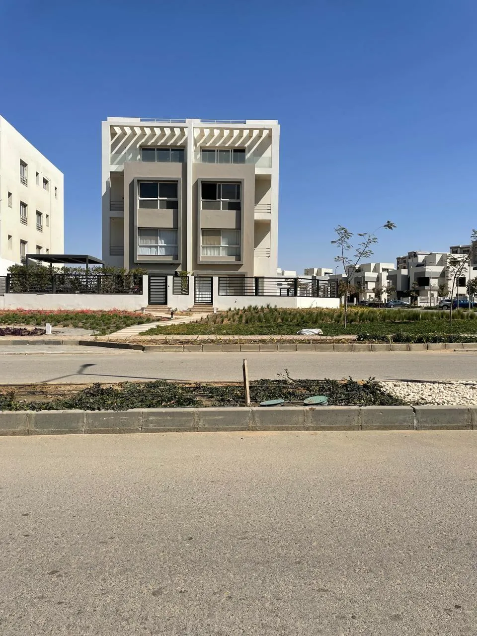 Duplex for sale in Hyde Park in New Cairo of 234 m² with 4 bedrooms