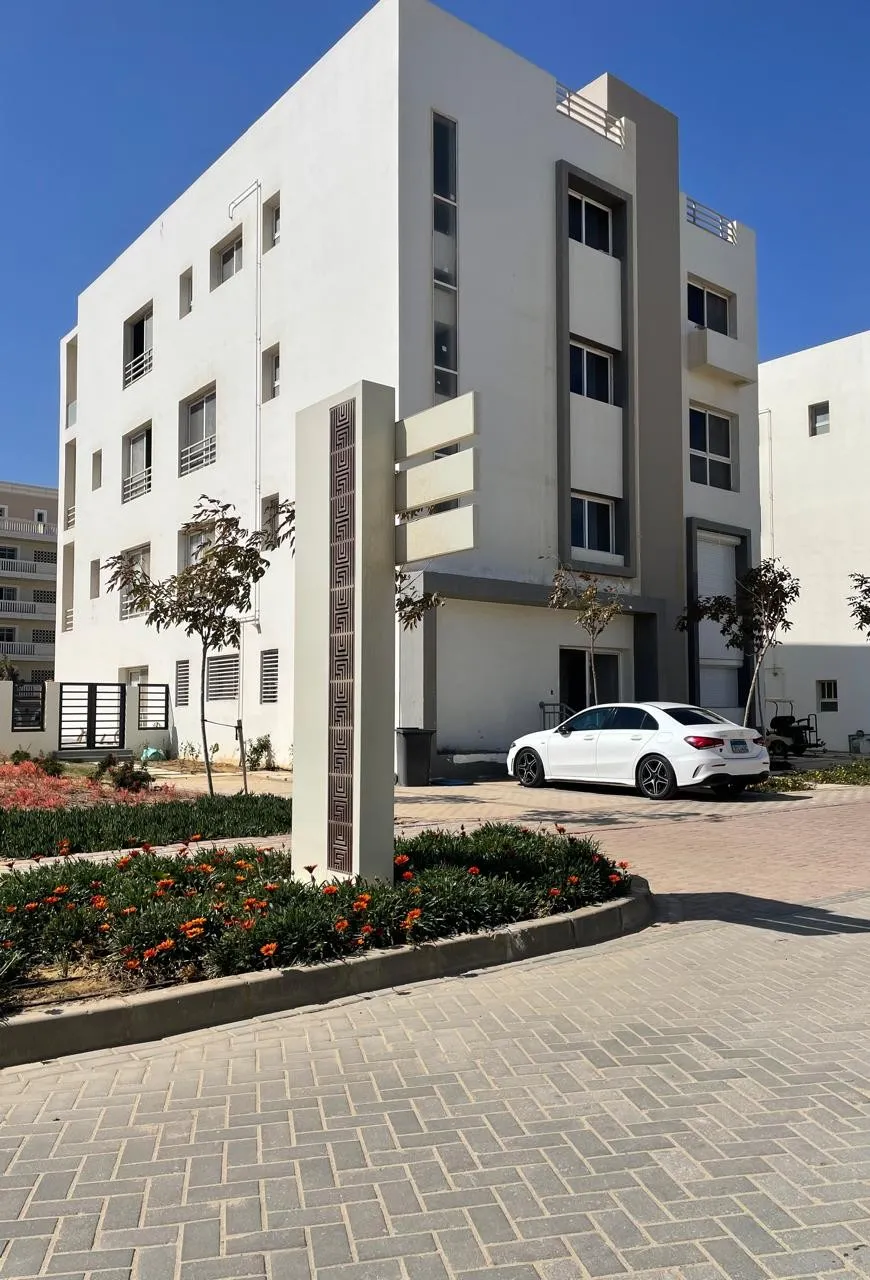 Duplex for sale in Hyde Park in New Cairo of 234 m² with 4 bedrooms
