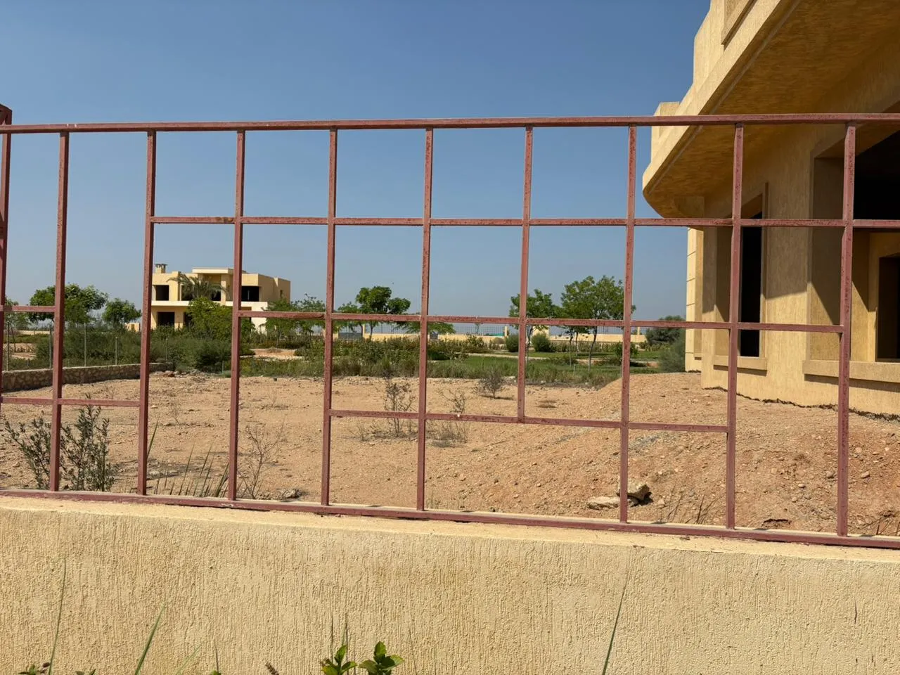 فيلا للبيع في اي في واي في سفنكس الجديدة بمساحة 450 م² تتكون من 4 غرف