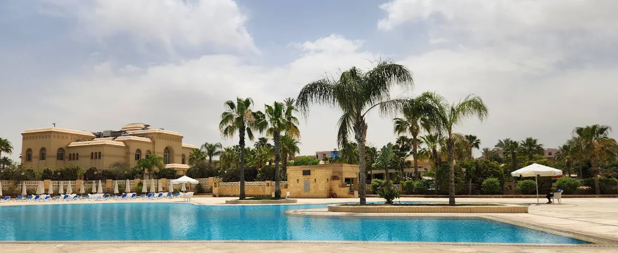 Villa for sale in El Rehab in New Cairo of 600 m² with 4 bedrooms