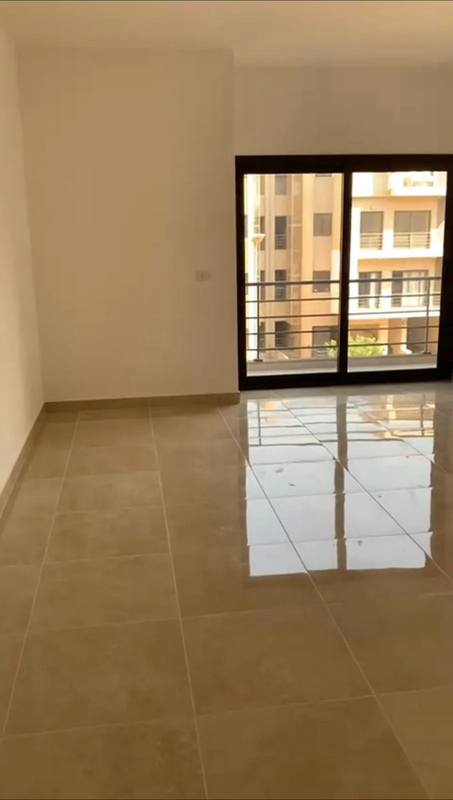 شقة للبيع في فيفث سكوير المراسم في القاهرة الجديدة بمساحة 152 م² تتكون من 3 غرف